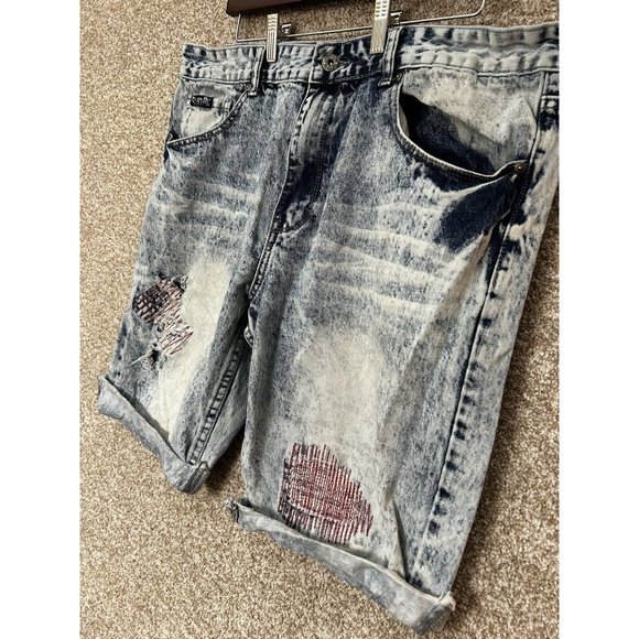Born Fly Urban Skate Patriotic Distressed Denim Cuff Shorts Men’s Size 36 - Picture 2 of 8